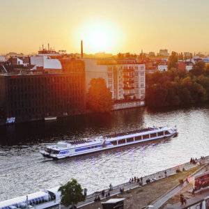 For a truly romantic experience take your loved one for a dinner cruise while in Berlin.