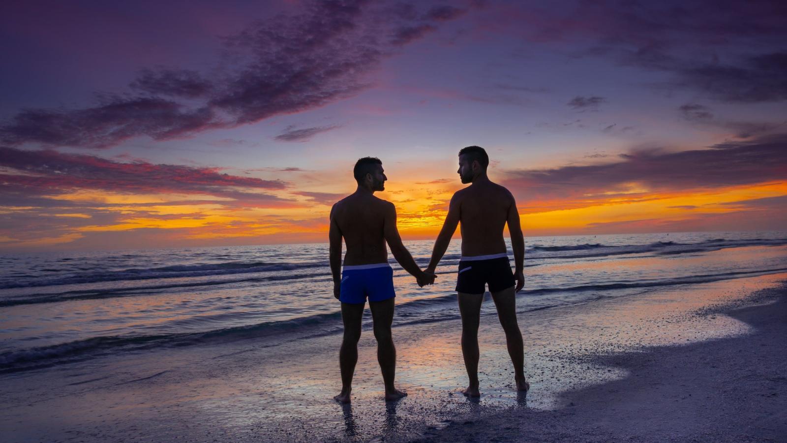 Romantic moment at the North Lido gay beach of Sarasota