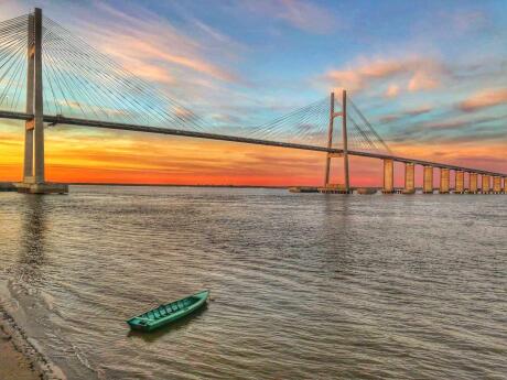 Enjoy views of the Paraná River and Rosario-Victoria Bridge from one of the rivers many beaches.