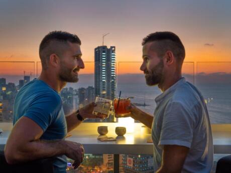 Level 26 is a truly romantic rooftop lounge and bar on top of the Four Seasons Hotel in Beirut, perfect for sunset cocktails!