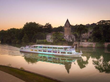 One of the most romantic things to do in Lyon is go for a dinner river cruise