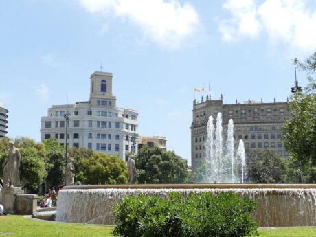 Plaza Catalunya is a beautiful spot in Barcelona with pretty fountains and open spaces