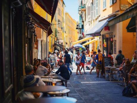 Exploring the pretty side-streets of Nice on a gay walking tour