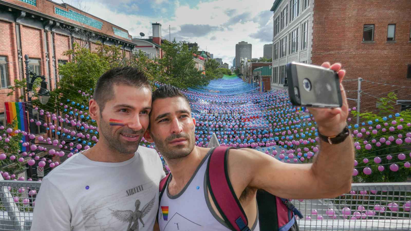 Head to Montreal's gay neighbourhood to relax in the gay saunas or watch a show at one of the gay ꜱtriþ bars