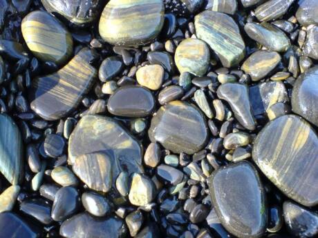 The tiny island of Ko Hin-Ngam is very close to Koh Lipe and covered in stunning black rocks 