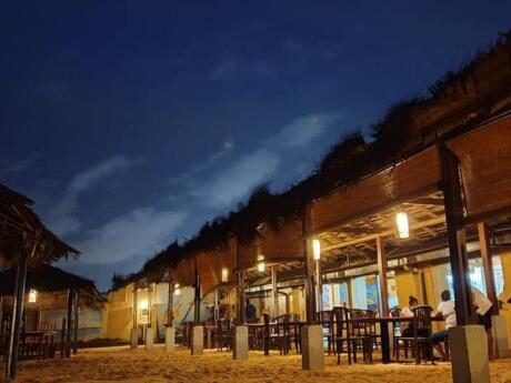 Beach Waduya in Colombo looks like a beach shack but serves some of the best seafood in Colombo, which you can eat with your feet in the sand!