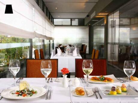 An immaculate table with plates of fancy food at Alma Bar Restaurante in Miraflores, Lima.