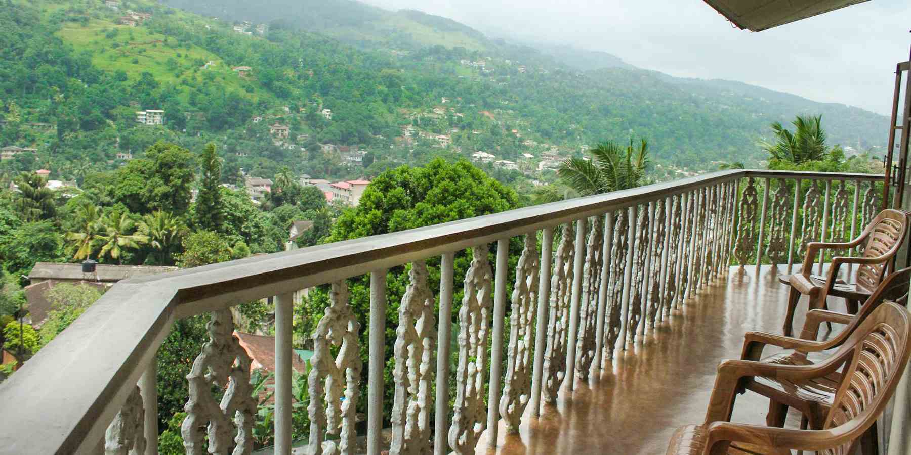 The view from Hantana Range view in Kandy, a great budget homestay