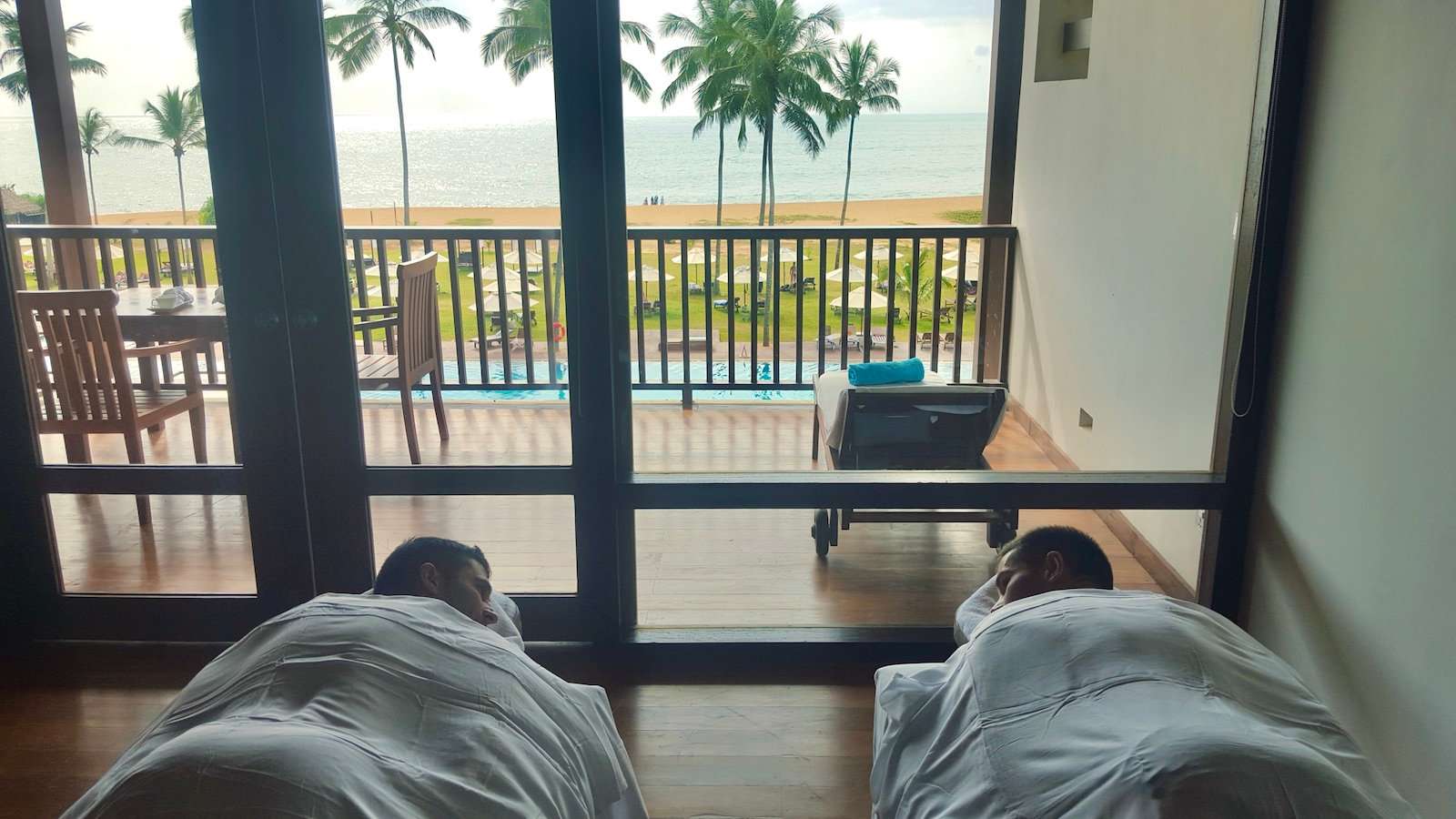 There aren't really any gay saunas or spas in Negombo, but you can still have a relaxing massage