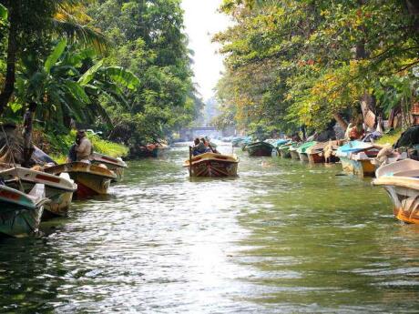 Exploring the canals of Negombo is a fun way to learn about the city's Dutch history