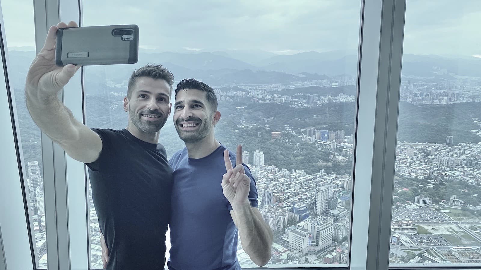 Best gay travel apps for LGBTQ travelers