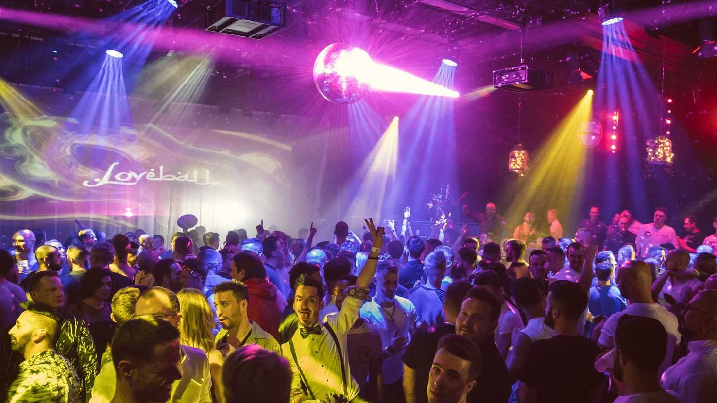 Loveball is a sumptuous gay New Year's Eve party held in Vienna