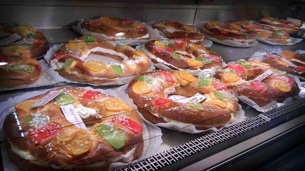 Roscones were our favorite baked good in Colombia - a deliciously gooey pastry