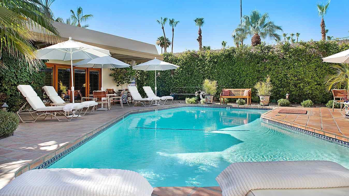 The Hacienda at Warm Sands is a cosy and luxurious resort in Palm Springs