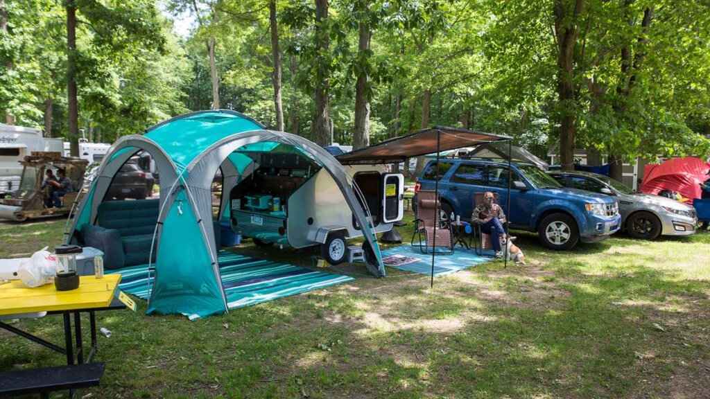 For some of the best gay events at a campground ever, head to Creek Ridge campground