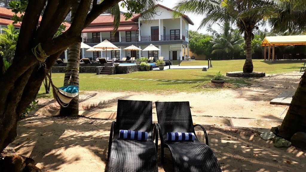 IMAGINE Villa Hotel is a lovely boutique hotel right by the beach in Mirissa